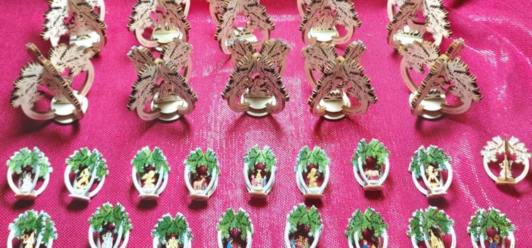 Neuer Weihnachtdekorationen entwickelt : Baumschmuck auch als Aufsteller Neuer Weihnachtdekorationen entwickelt : Baumschmuck auch als Aufsteller
