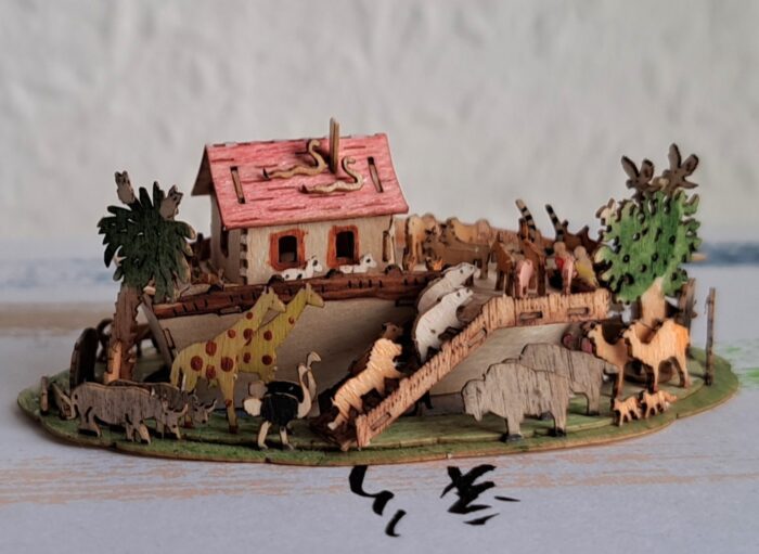 Holzminiatur handbemalt Arche Noah mit 100 Figuren