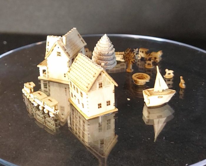 13 montierte Miniaturen aus Holz Häuser Autos Bäume M 1 : 1000 – Bild 3