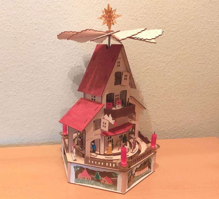 VP211  Laubsägevorlage Pyramide Weihnachtspalast 50 cm