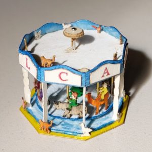 Karussell Holz Miniatur montiert und bemalt Unikat M 1 : 144