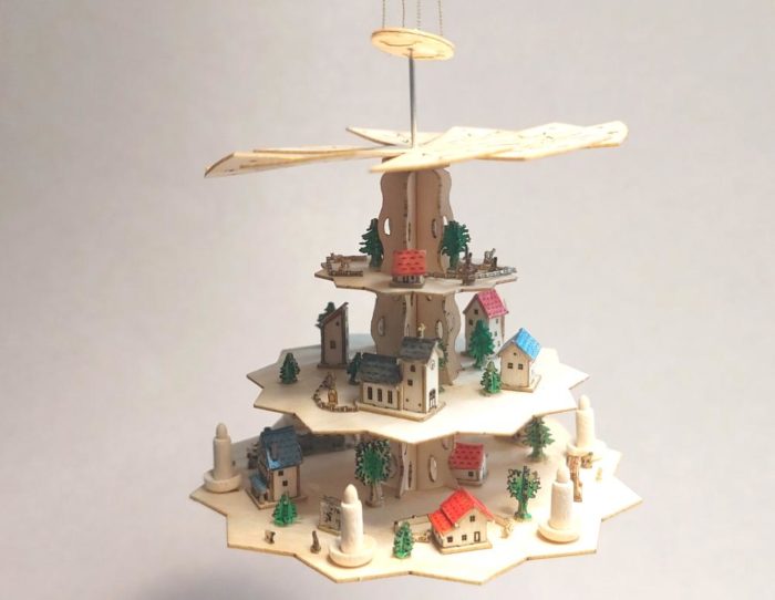 Bastelset Miniaturhängepyramide Dorf Magnet 3 Ebenen 5,5 cm