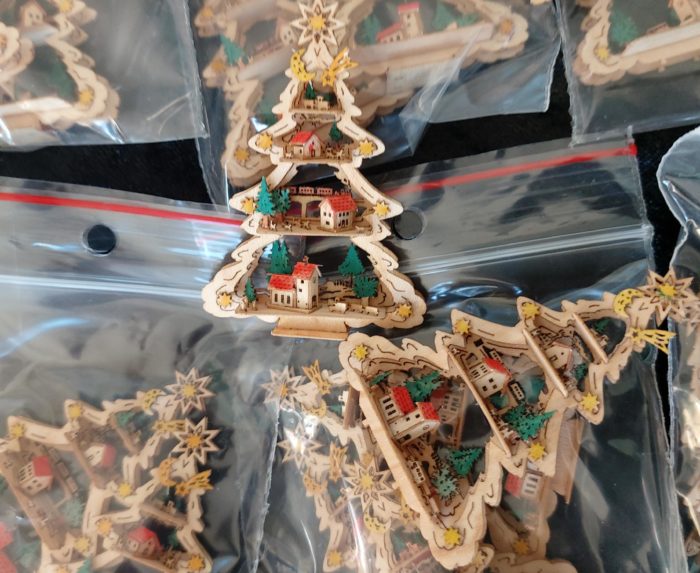 Miniatur Tannenbaum handbemalt Kirche im Dorf 6 cm – Bild 2