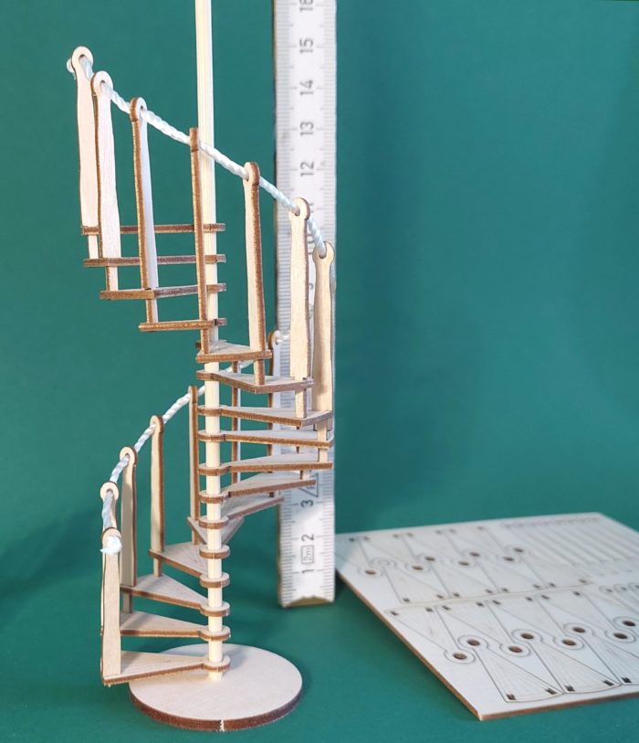 Bastelset Wendeltreppe Holz 16 Stufen und Stützen M 1 : 24 – Bild 3