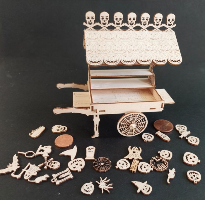 Halloweenkarren Holz Bastelset mit Dekoration M 1 : 24