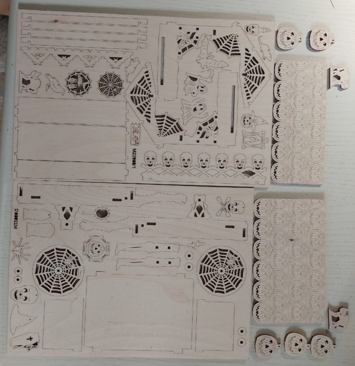 Halloweenkarren Holz Bastelset mit Dekoration M 1 : 24 – Bild 2