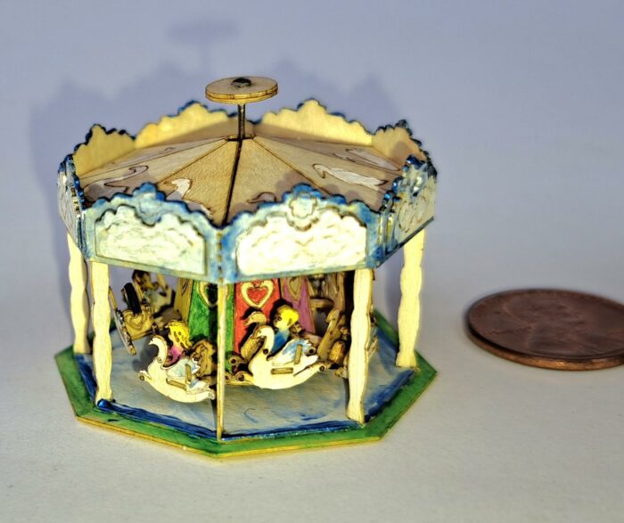 Miniatur Karussell Schwan Holz montiert und bemalt Unikat M 1 : 144