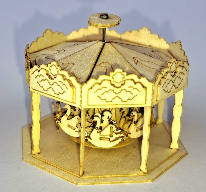 Miniatur Karussell Schwan Holz montiert und bemalt Unikat M 1 : 144 – Bild 2