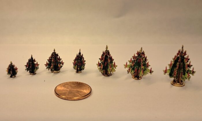 Miniatur 7 Weihnachtsbäume handbemalt 1,2 bis 2,2 cm