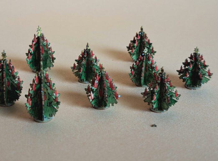 Miniatur 7 Weihnachtsbäume handbemalt 1,2 bis 2,2 cm – Bild 4