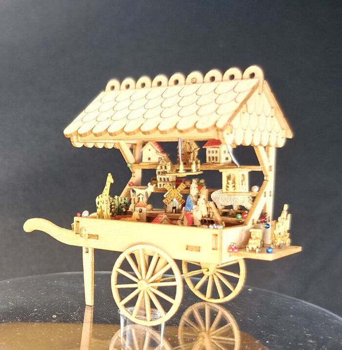 Marktkarren Holz mit Spielzeug Dekoration M 1 : 48