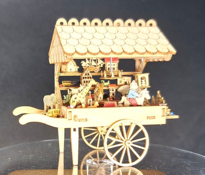 Marktkarren Holz mit Spielzeug Dekoration M 1 : 48 – Bild 3
