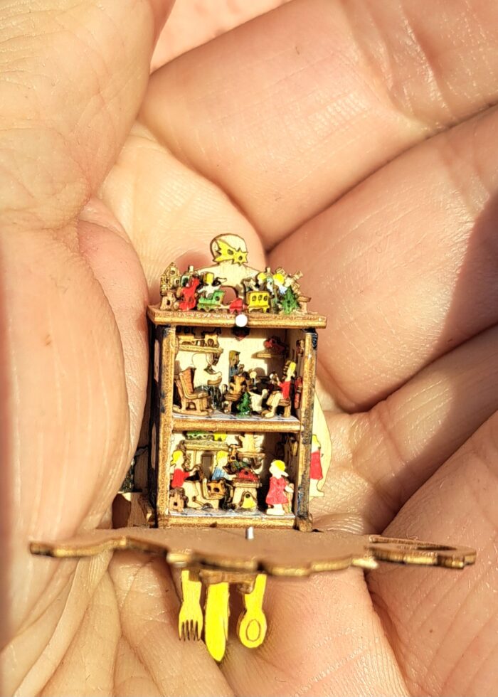Bastelset Miniatur Küchenuhr mit Puppenstube Natur Holz M 1 : 12 – Bild 4