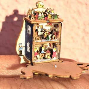 Bastelset Miniatur Küchenuhr mit Puppenstube Natur Holz M 1 : 12