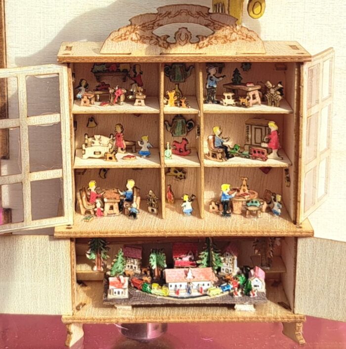 Puppenhausschrank M 1 : 48 montiert Babyhouse mit Dekoration Holz