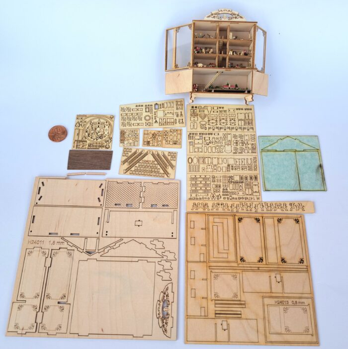 Bastelset Puppenhausschrank Babyhouse mit Möbel und Dekoration Holz M 1 : 24