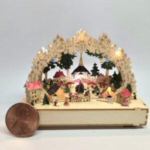 Seiffener Kirche mit Landschaft Miniatur Lichterbogen beleuchtet