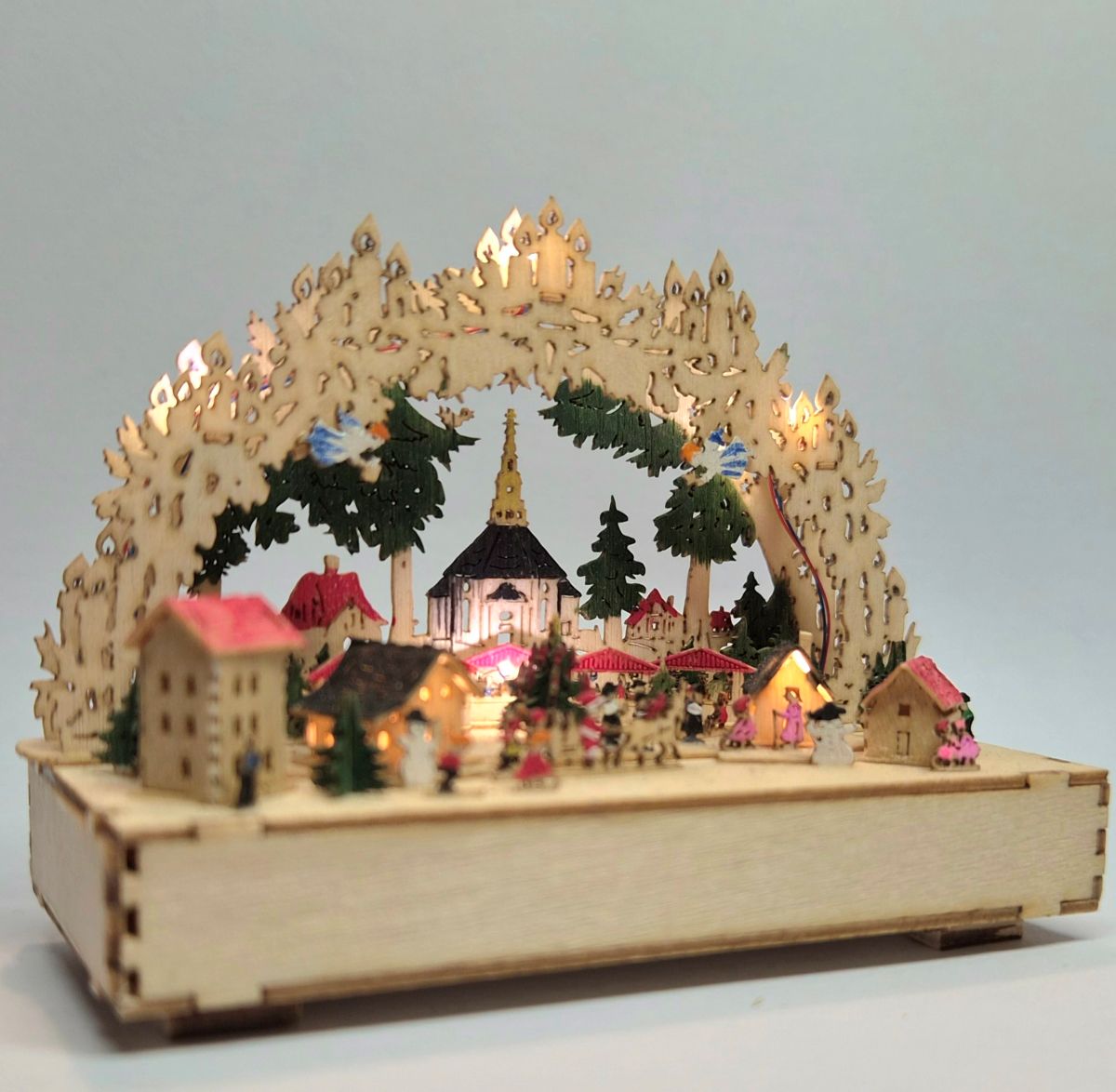 Seiffener Kirche mit Landschaft Miniatur Lichterbogen beleuchtet – Bild 2