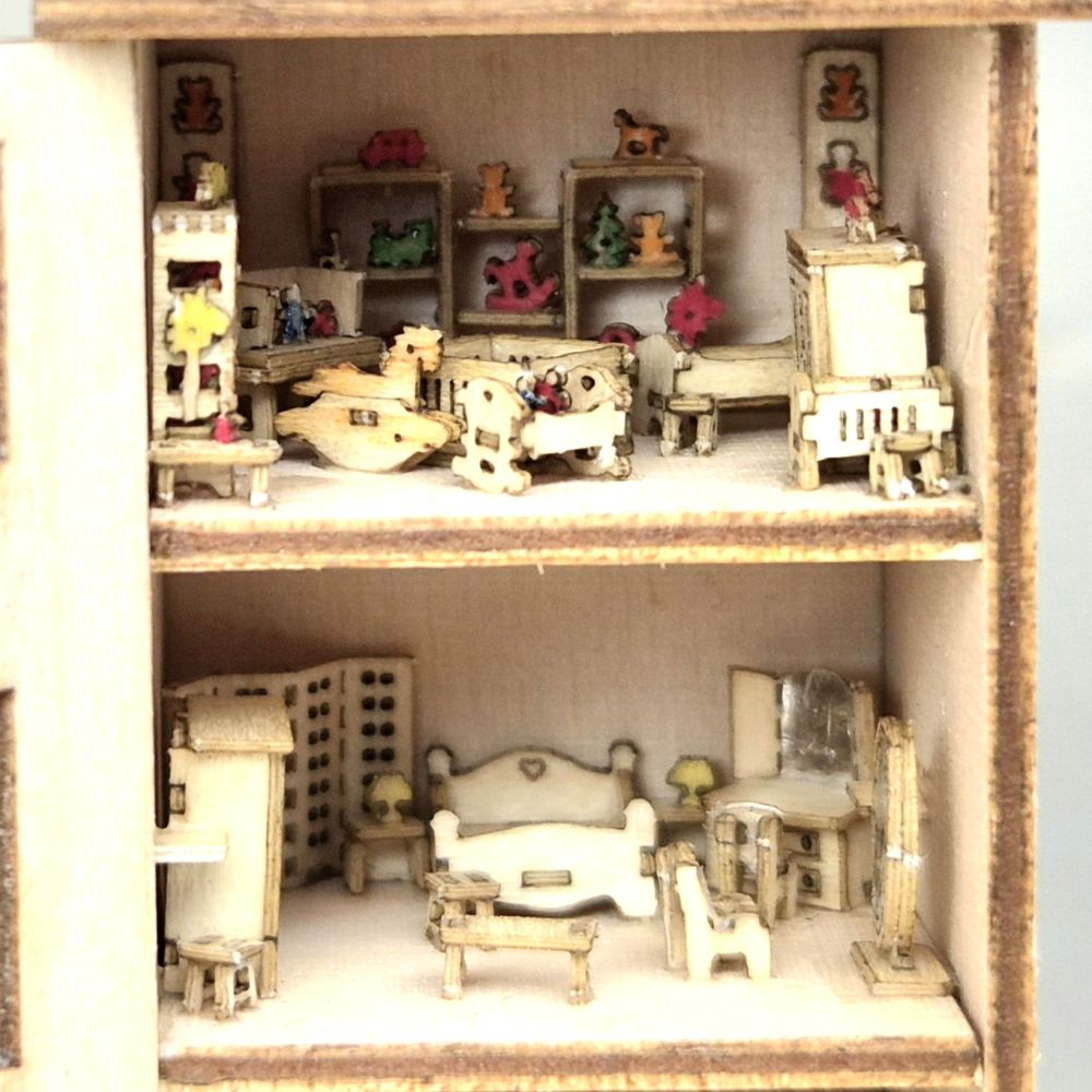 Puppenhaus Schrank Holz Englischer Stil möbliert M 1 : 288 – Bild 3