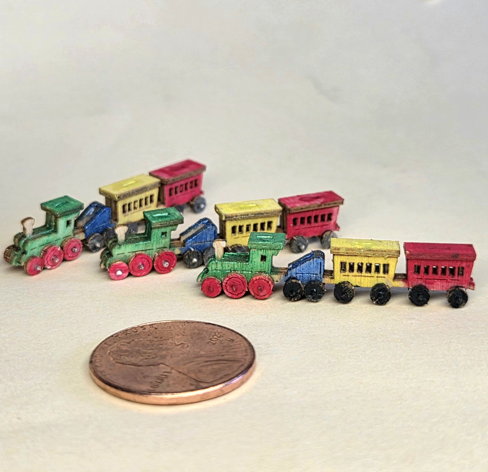 Miniatur Zug Personenzug handbemalt Holz M 1 : 500