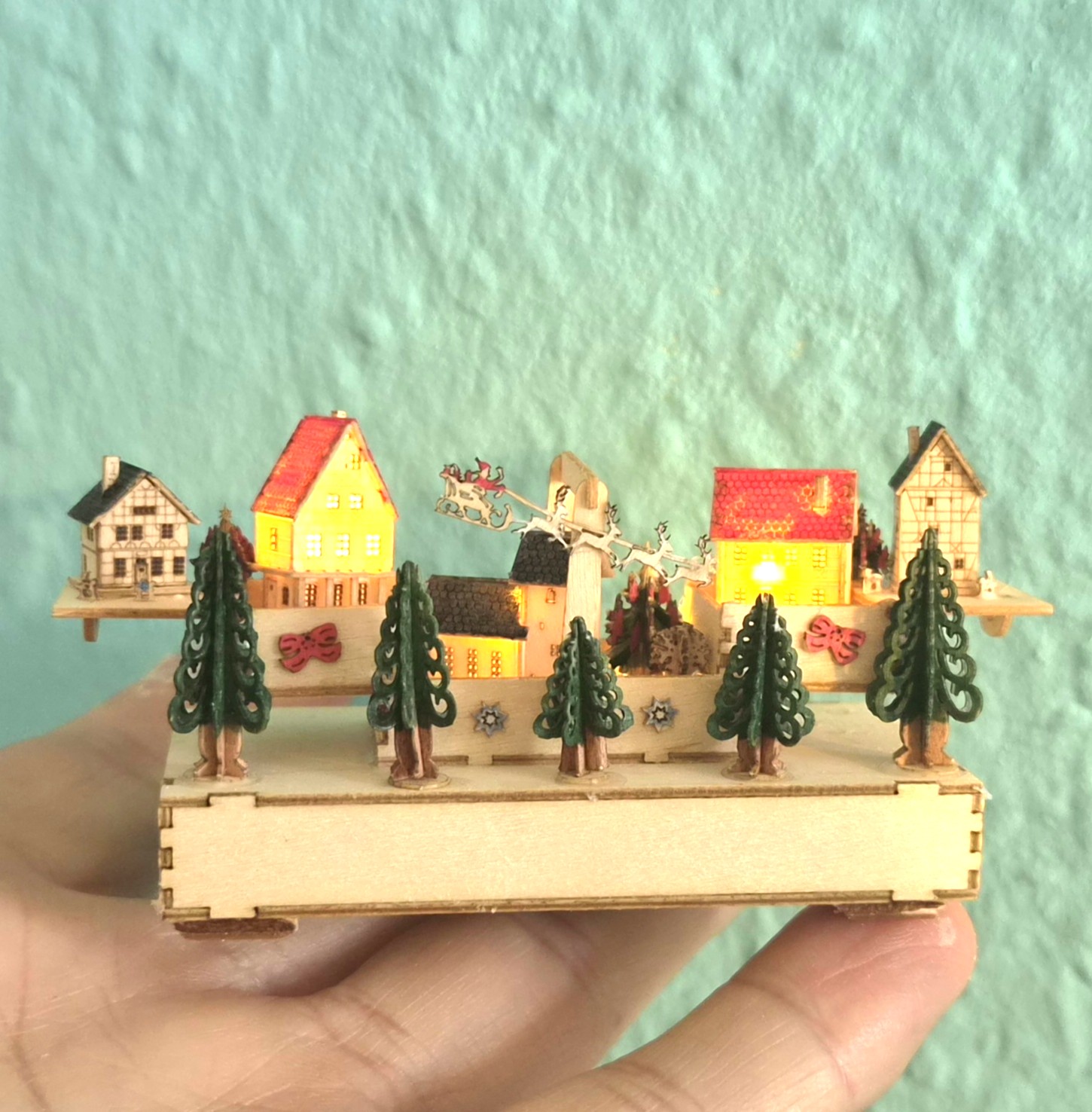 Beleuchteter Nähkasten M 1:12 Weihnachtdorf 5 Häuser Bäume Holz